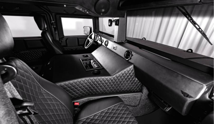 Интерьер Hummer H1 Launch Edition by Mil-Spec Automotive 2019 года  (фото 4 из 16)